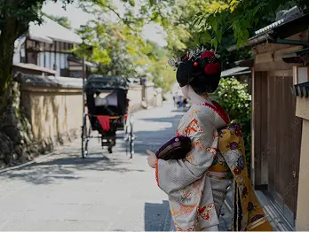 写真：人力車と京都の舞妓さん